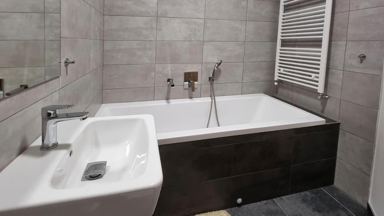 Novohradska Hotel Чешка Будьовица Екстериор снимка