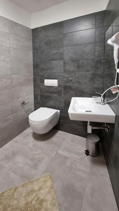 Novohradska Hotel Чешка Будьовица Екстериор снимка